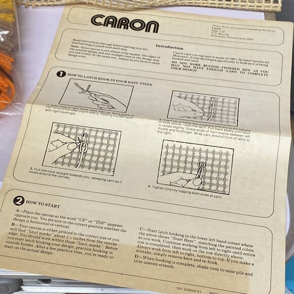 Caron Latch Hook Kit Oak Leaf Pillow  15x15 1978 Vintage Latch Hook Included - Picture 12 of 14